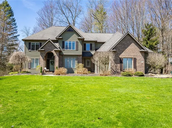 602 Hosta Cir, Webster, NY 14580