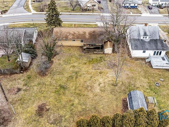 4th image of 409 W Elm St
