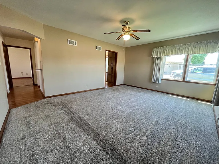 5009 E Linden Ln — Photo 3