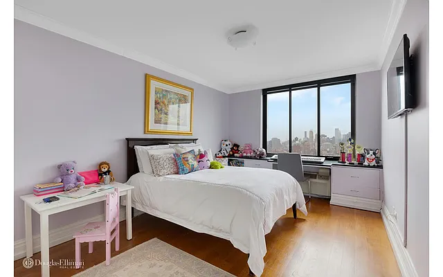 Sold by Douglas Elliman | media 8