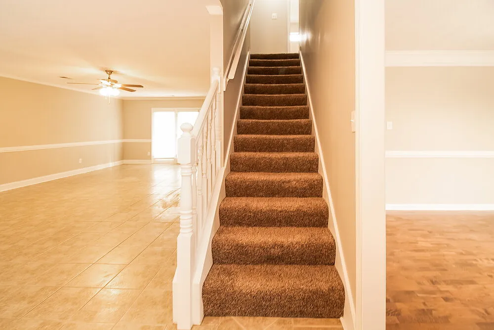 4 bed, 2.5 bath, 2710 sqft, $2,325 — Photo 2
