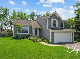 389 E Cherry Cove Ln, Round Lake Beach, IL 60073