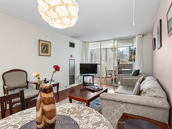 3rd image of 15 Maitland Pl #204