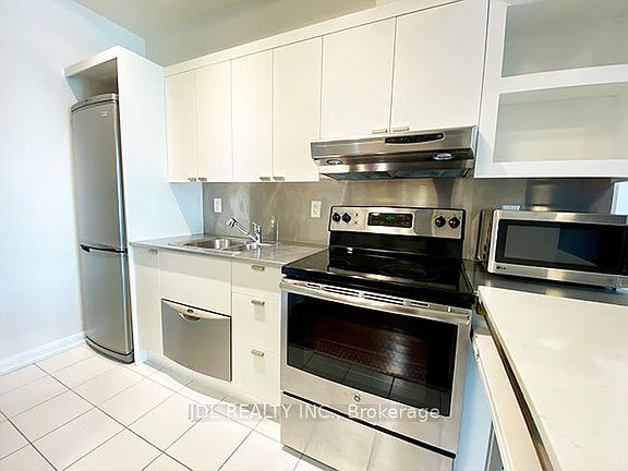 3rd image of 111 Elizabeth St #1810