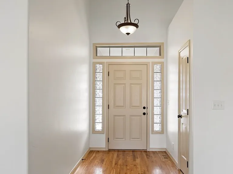 1886 W Bellagio Dr — Photo 3