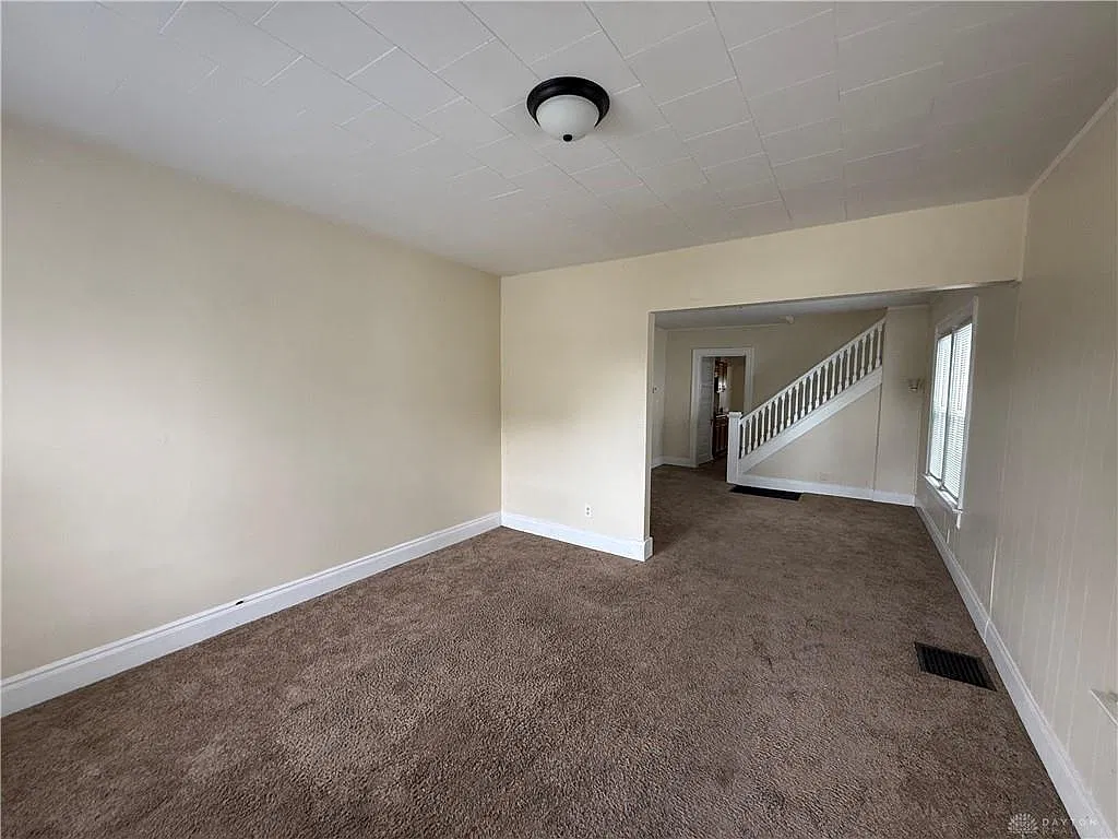 2 bed, 1.0 bath, 2440 sqft, $925 — Photo 3