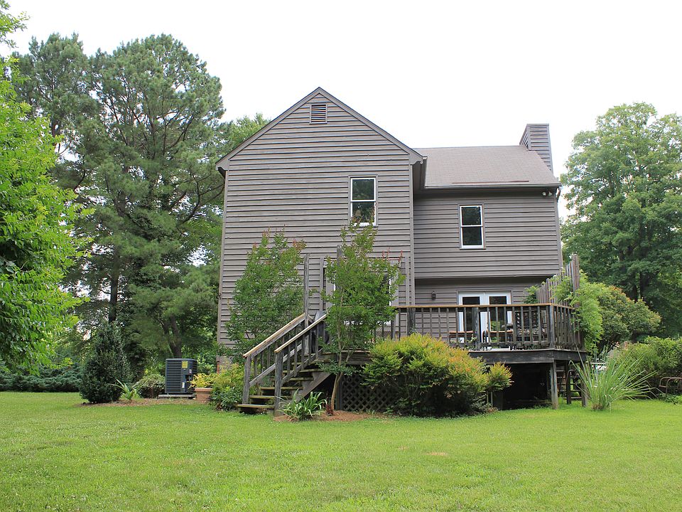 2nd image of 400 Yarrow Ln