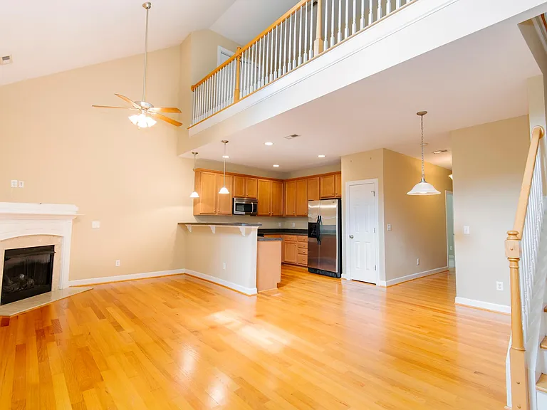 1103 Willowgrass Ln — Photo 3