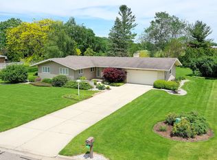 10928 Countryside Dr, Grand Ledge, MI 48837