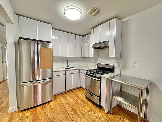 4th image of 767 Washington Ave #1