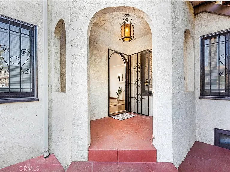 429 Olive Ave — Photo 2