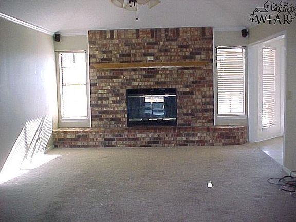 2nd image of 829 Arapaho Dr