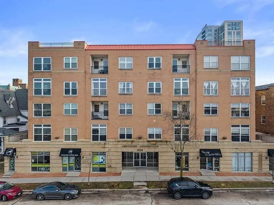 1920 N Farwell Ave #410