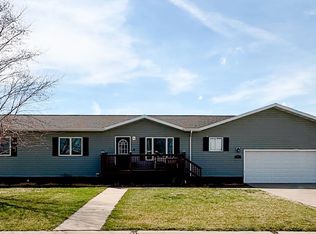 927 Harvest Bnd, North Sioux City, SD 57049