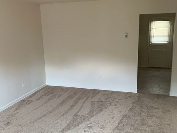 2nd image of 3105 Peronne Ave #A