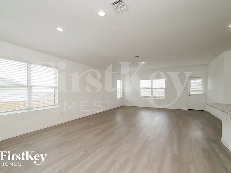 13003 Rosemary Cv — Photo 5