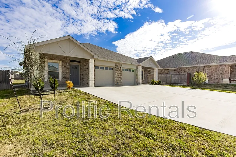 Photo 2 of 29 - 3505 Abraham Dr #2 - Killeen, TX Building Photo - 3505 Abraham Dr #2