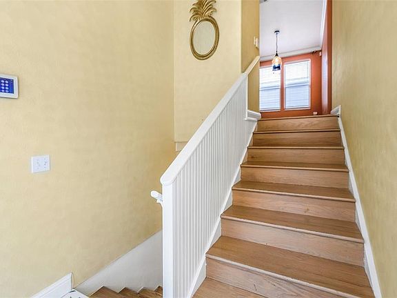 5th image of 2921 DUPONT STREET S