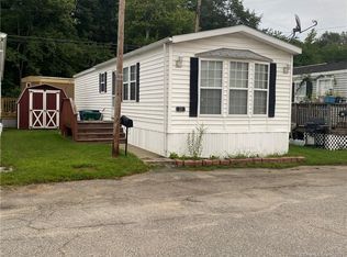 25 Woodland Dr, Waterford, CT 06385