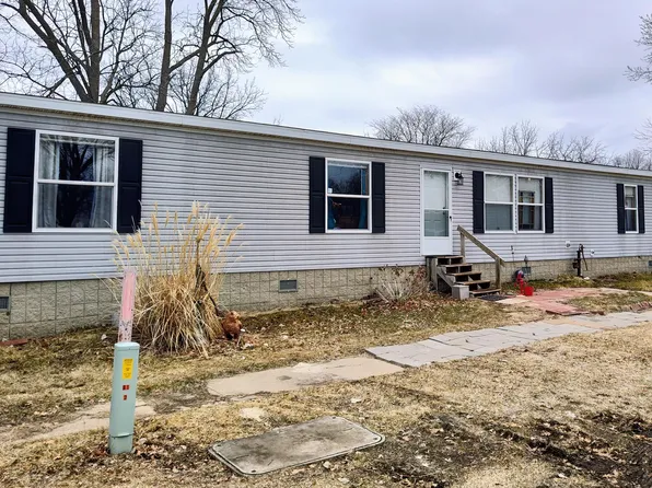 209 1st St, Pilot Mound, IA 50223