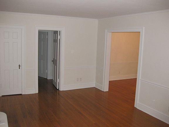 3rd image of 1311 N Abingdon St