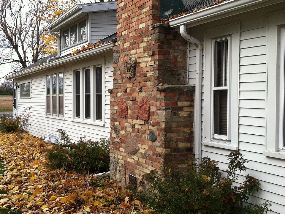 Well-maintained cottage/yard