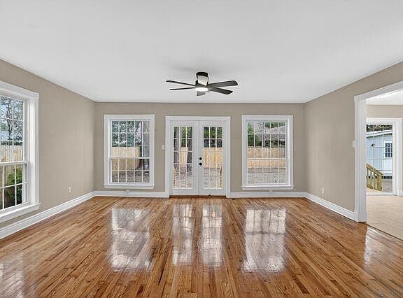 5th image of 305 Goldenwood St