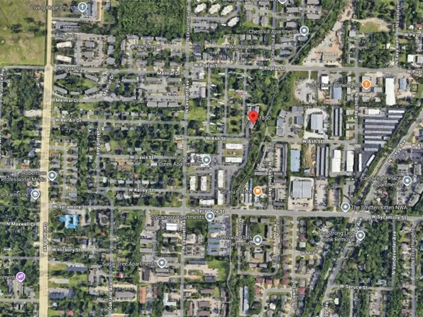 1850 N Scull Creek Dr, Fayetteville, AR 72703