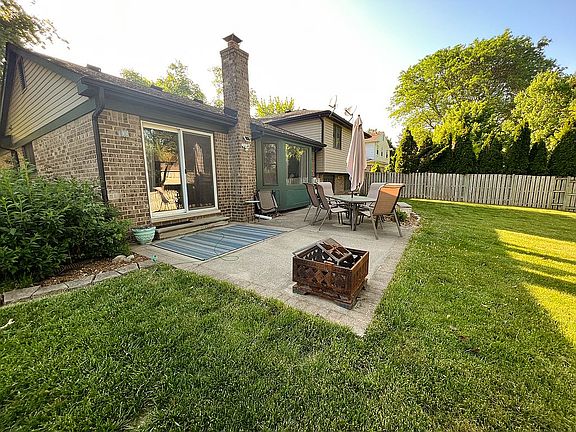4th image of 7226 Oaktree Ct