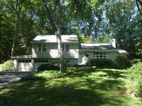71 Lily Pond Ln, Katonah, NY 10536