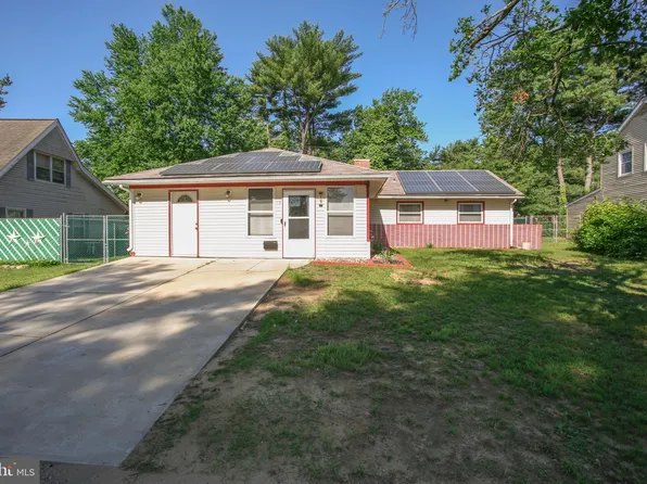 19 Belhurst Ln, Willingboro, NJ 08046