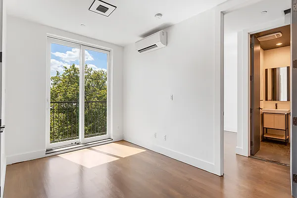 Rented by Safdie Realty Group | media 31