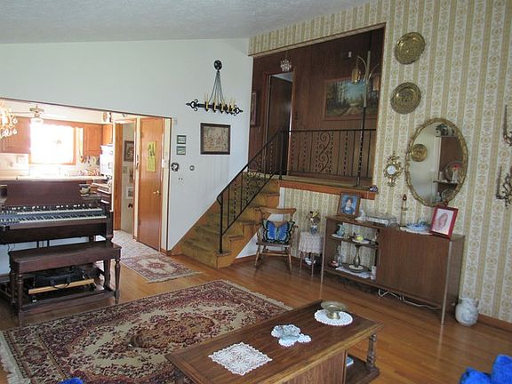 5th image of 617 N Lakeview Dr