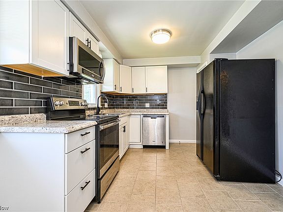 5th image of 24851 Drakefield Ave