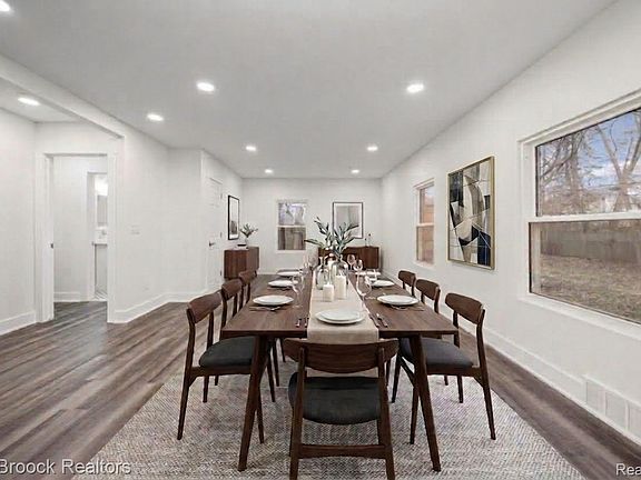 3rd image of 17348 Hilton St