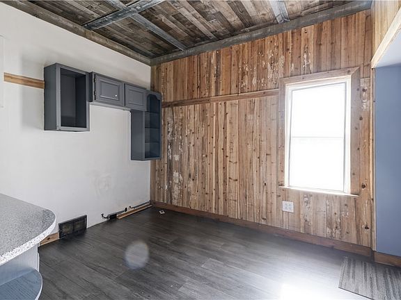 5th image of 217 Linden Ave