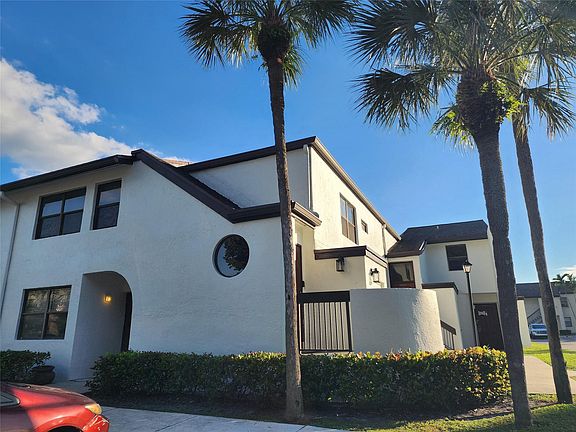 3rd image of 11358 Taft Street #11358