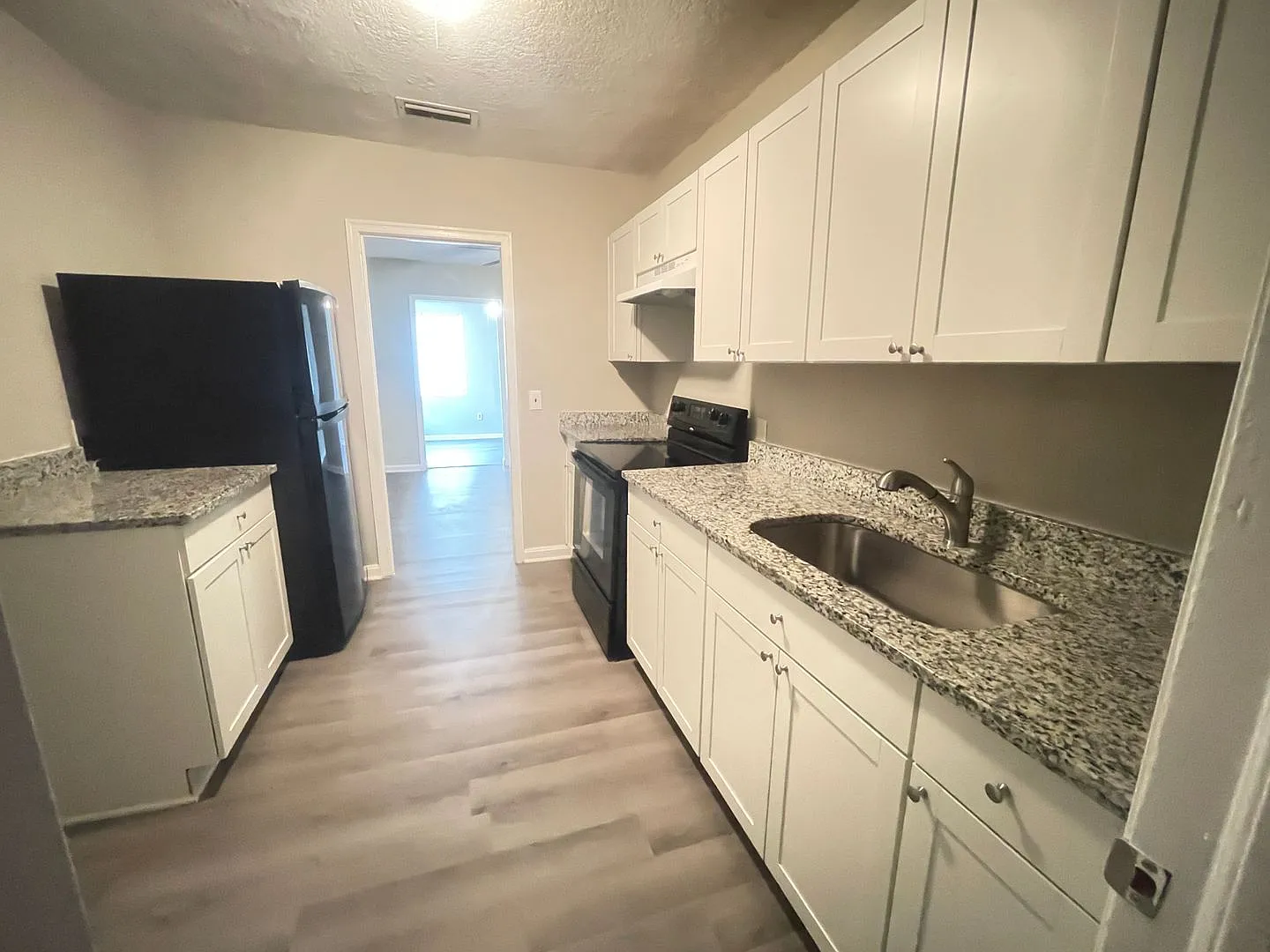 Affordable 3 Bed House — Photo 4