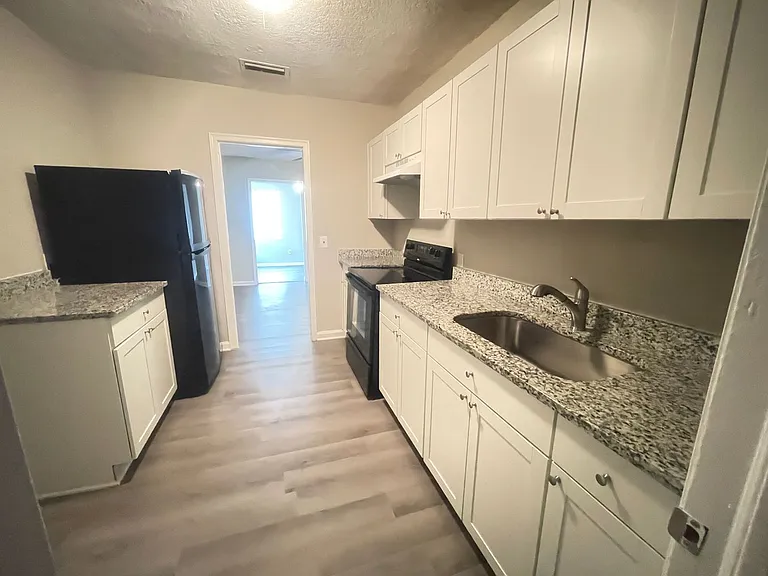 2344 Woodland St — Photo 4