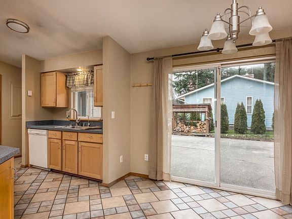 5th image of 2482 Olympic Dr