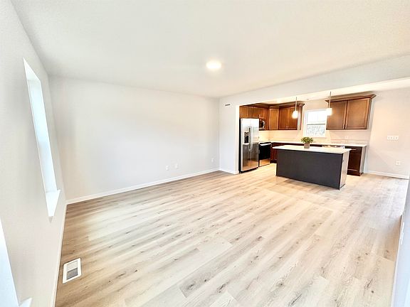 4th image of 349 Orchid Ave #56