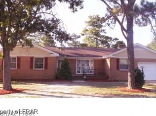 3714 Golfview Rd, Hope Mills, NC 28348