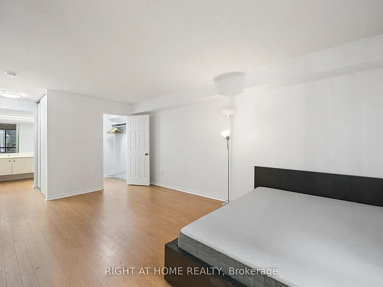 280 Simcoe St #206A — Photo 12