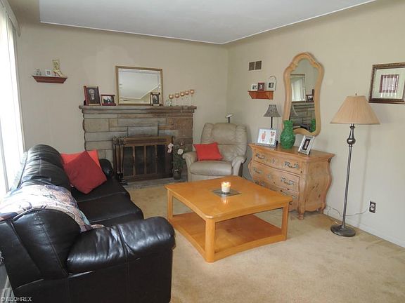 4th image of 3915 Chaucer Ln