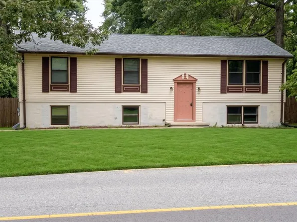 2003 Woodford Rd, Vienna, VA 22182