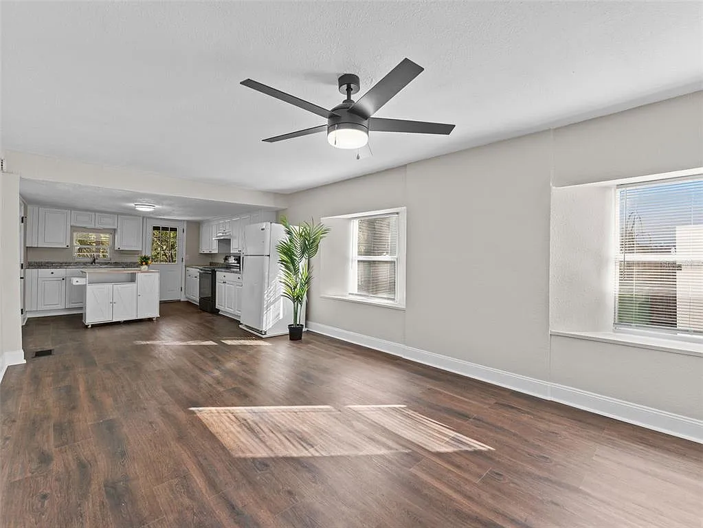 3 bed, 1.0 bath, 1056 sqft, $1,795 — Photo 3