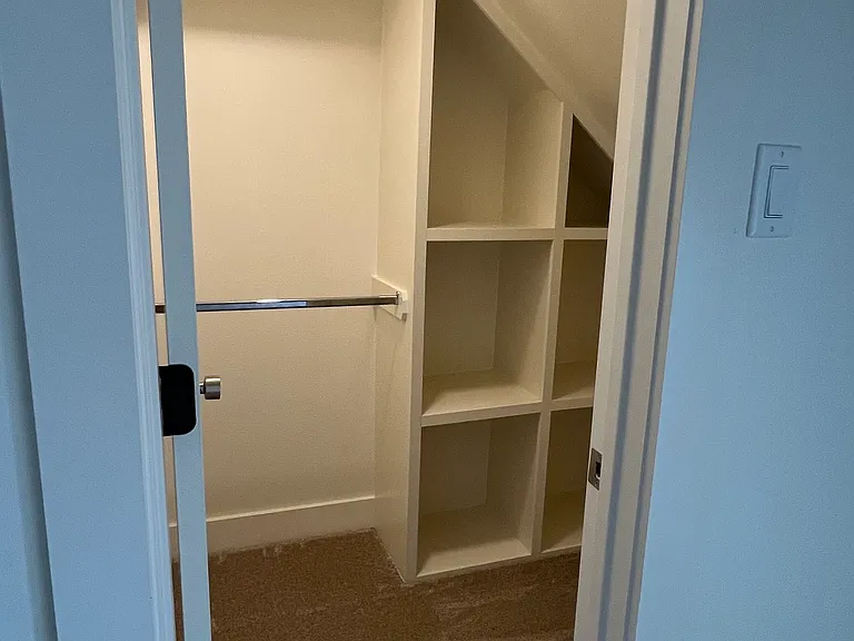 Guest Room/Entertainment Room/Office - Closet