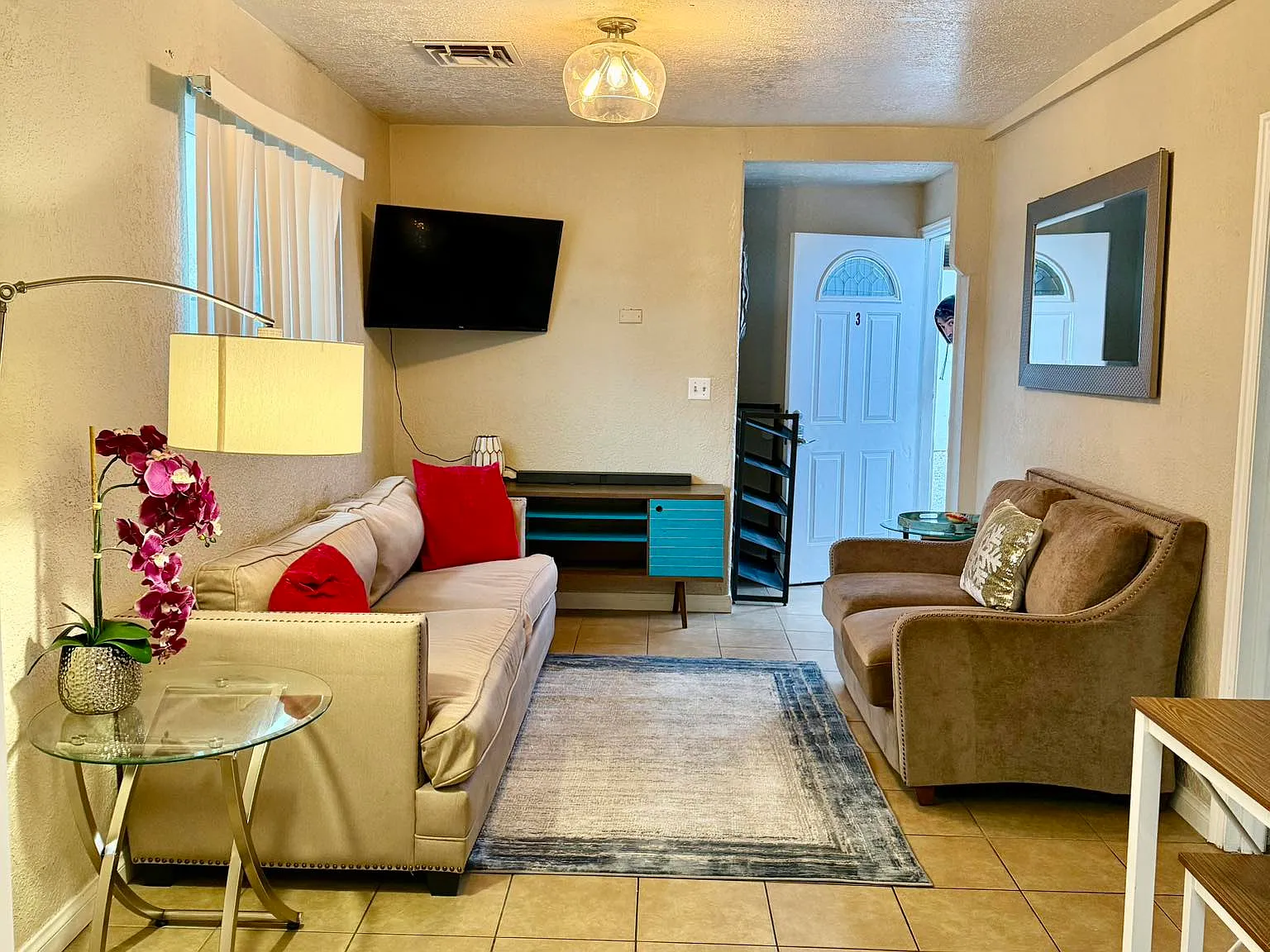 1 bed, 500 sqft, $1,300 — Photo 3