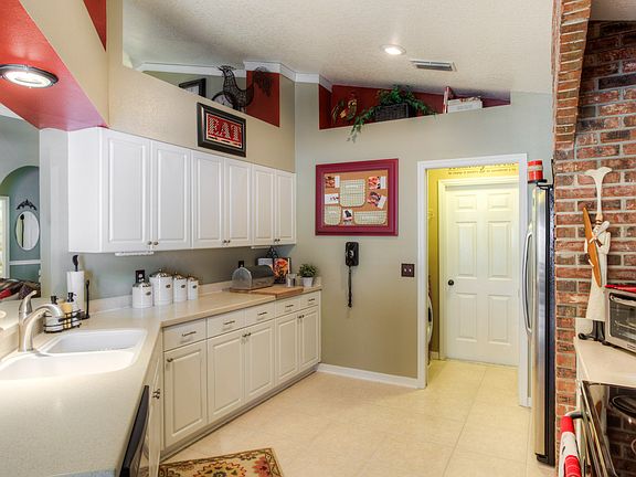 3rd image of 9708 Bay Colony Dr