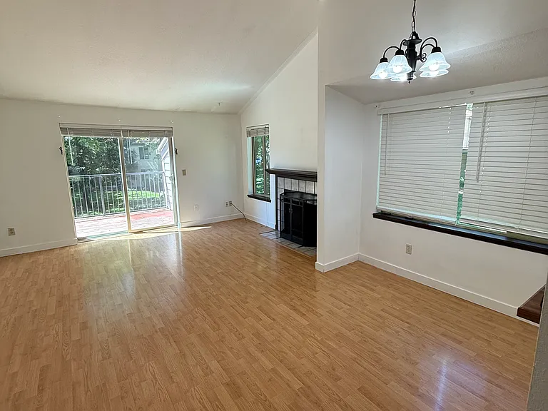 9917 SW Trapper Ter — Photo 8